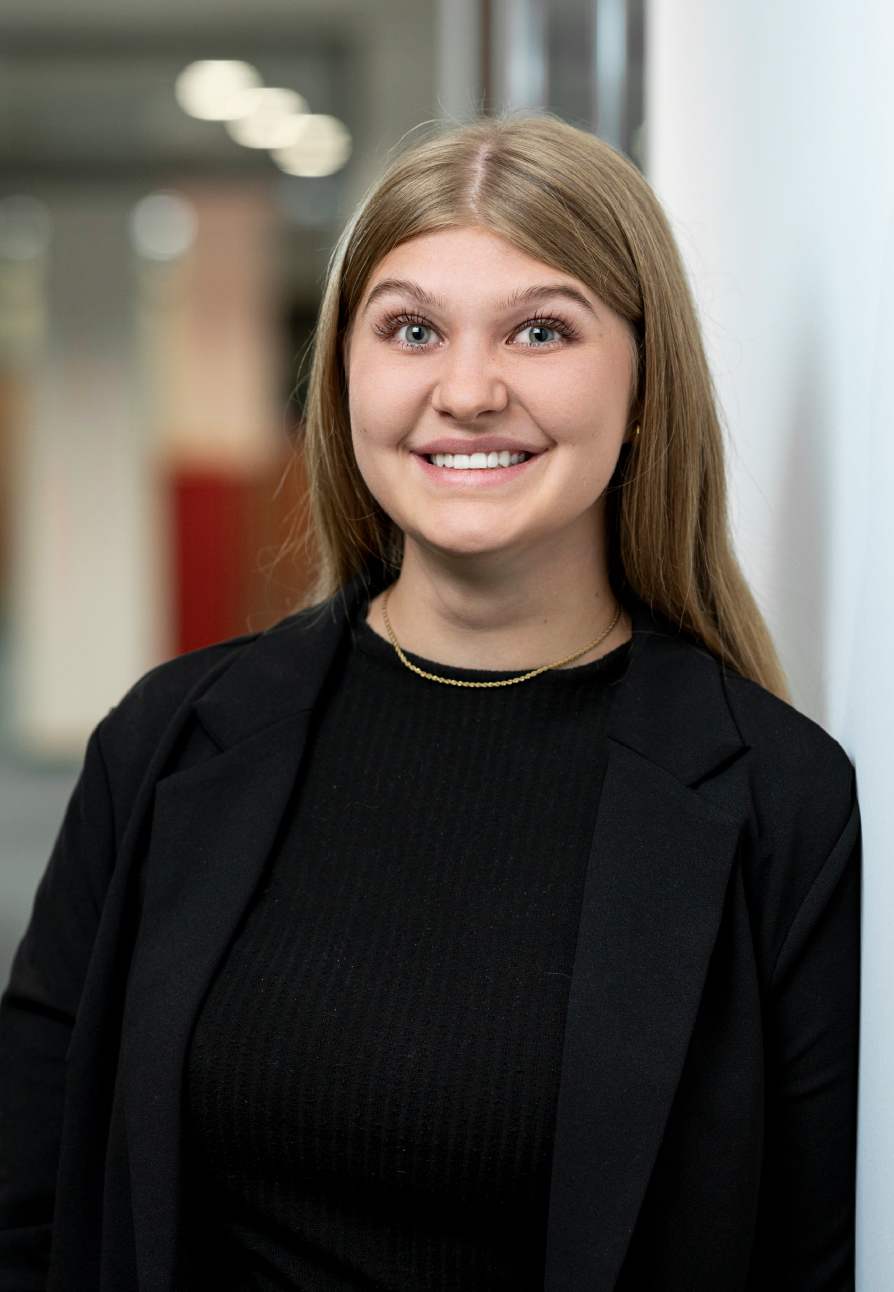 MGI_Steuerberater_Website_Team_417x603px_Katrin_Mitterer