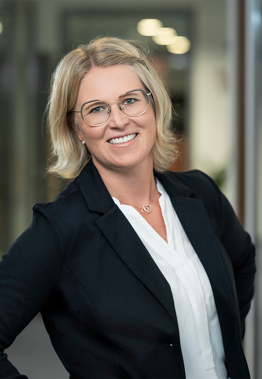 MGI_Steuerberater_Website_Team_417x603px_Christina_Burboeck
