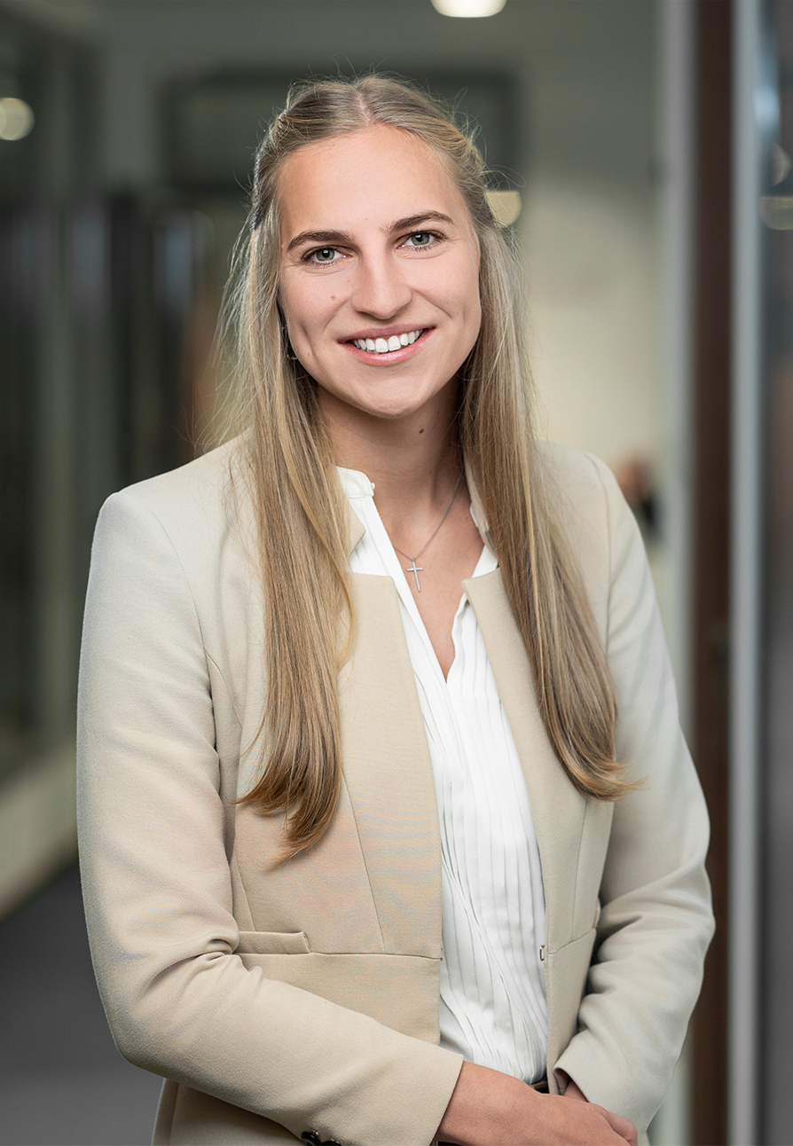 MGI_Steuerberater_Website_Team_417x603px_Johanna_Rettenwender