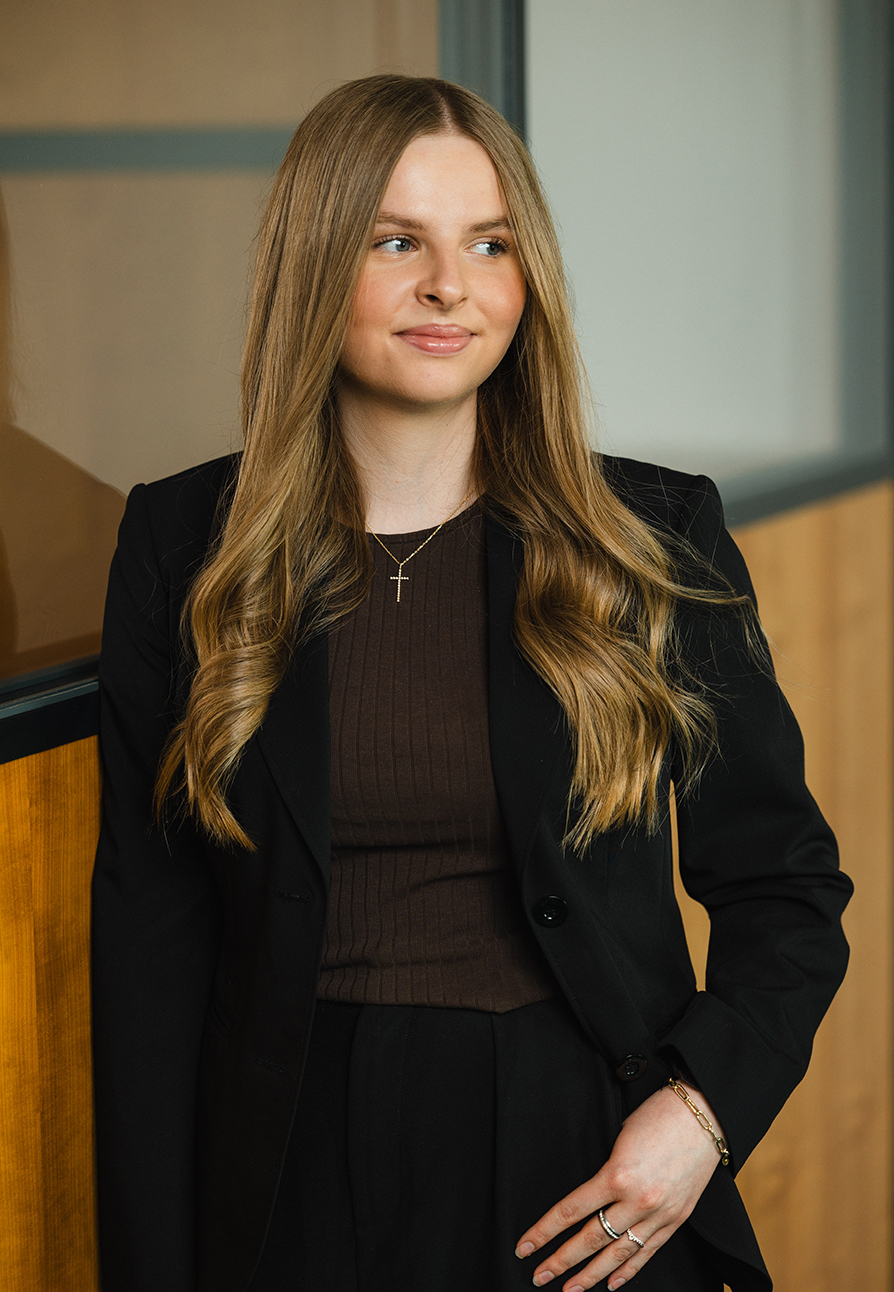 MGI_Steuerberater_Website_Team_417x603px_Astrid_Tschernitz